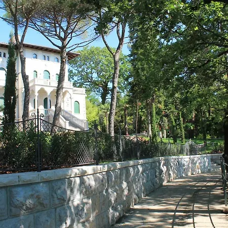 Tominovic Οπατία